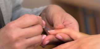 Jak zregenerować łamliwe i rozdwajające się paznokcie