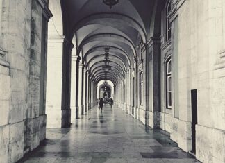 Na jaką głębokość wkopać szambo?