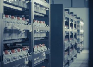 Dlaczego akumulator nie ładuje się do końca?