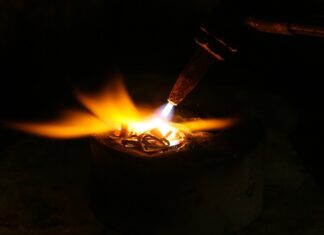 Ile godzin dziennie może pracować spawacz?