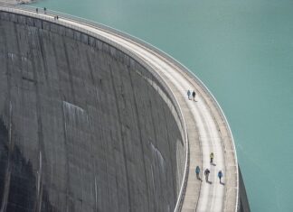 Do czego służy zbiornik hydroforowy?