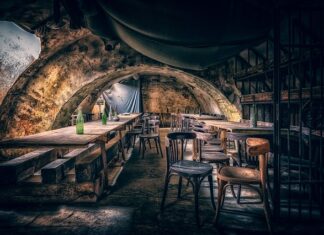 Jak zamaskować wejście do piwnicy? Jak zamaskować wejście do piwnicy?